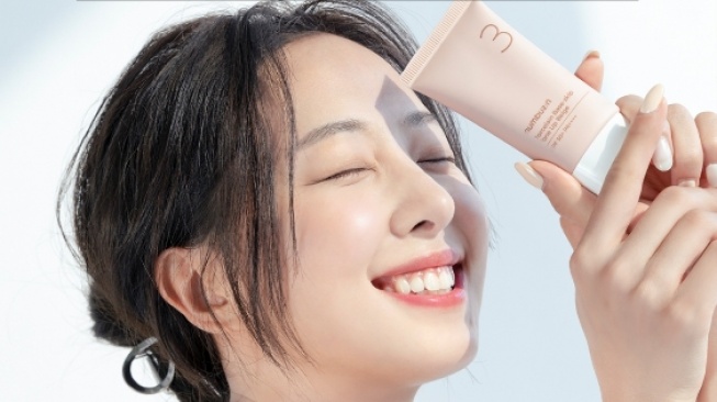 4 Tone Up Sunscreen Korea yang Bikin Wajah Glowing Natural Tanpa Makeup