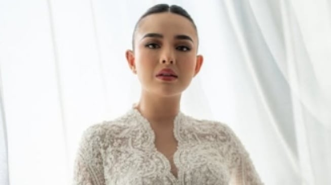 Siapa hair do Amanda Manopo di pemberkatan pernikahan dengan Kenny Austin? (Instagram)