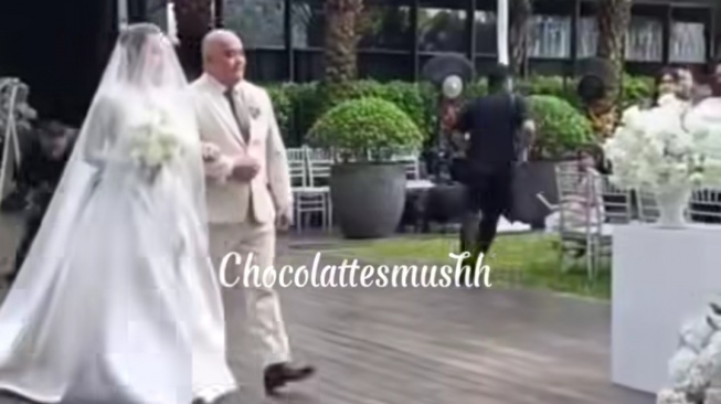 Momen pernikahan Amanda Manopo dan Kenny Austin (Instagram)