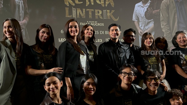 Yasmin Napper, Atiqah Hasiholan, Luna Maya, Agung Saputra hingga Nugie dalam konferensi pers film Sosok Ketiga: Lintrik di Metropole, Jakarta Pusat pada Kamis, 9 Oktober 2025. [Suara.com/Rena Pangesti]