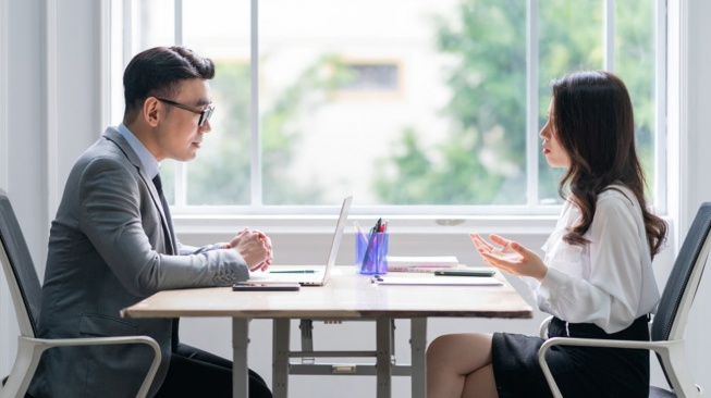 7 Tips Jitu Memperkenalkan Diri Saat Interview Kerja untuk Fresh Graduate