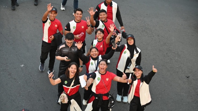 PON Bela Diri Kudus 2025 resmi dibuka dengan aksi memukau Yayan Ruhian dan Cecep Arif Rahman, serta pertunjukan budaya khas Kudus yang memikat ribuan penonton.[Dok. Istimewa]