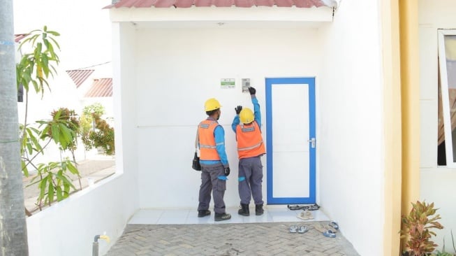 93 KK di Kampung Nelayan Indramayu Mendapatkan Layanan Sambung Listrik Gratis dari PLN