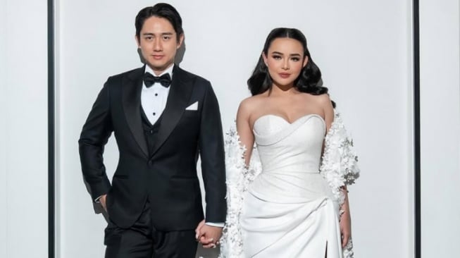 Beda Pidato Kakak Amanda Manopo dan Kakak Kenny Austin saat Resepsi, Ada yang Bahas Gunung