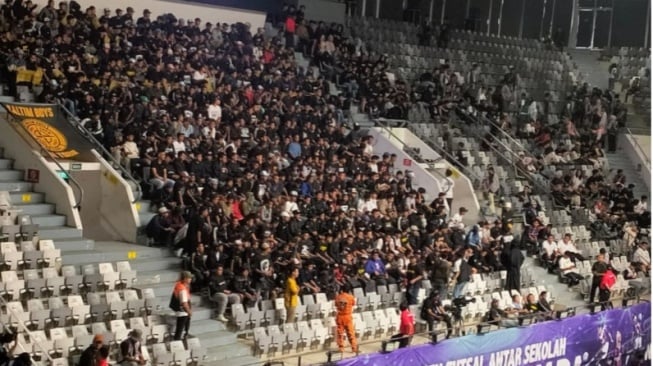 Suporter SMKN 1 Cilegon Beri Keseruan di Grand Final AXIS Nation Cup 2025