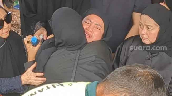 Keluarga Enggan Beberkan Penyakit Ibunda Olla Ramlan: Sudah, Biar Tenang Saja