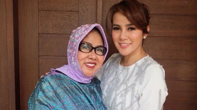 Sosok Tis'ah Djahri, Ibu Olla Ramlan yang Meninggal Dunia