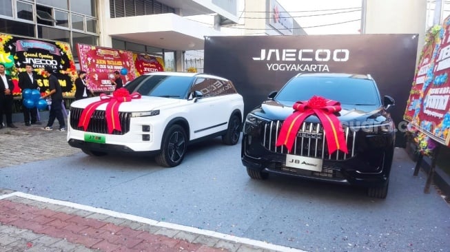 Deretan mobil yang ada di Dealer Jaecoo Yogyakarta (Suara.com/Gagah Radhitya)