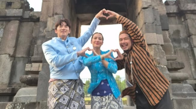 Pevita Pearce bagikan foto artis Korea, Ji Chang Wook di Prambanan (Instagram)