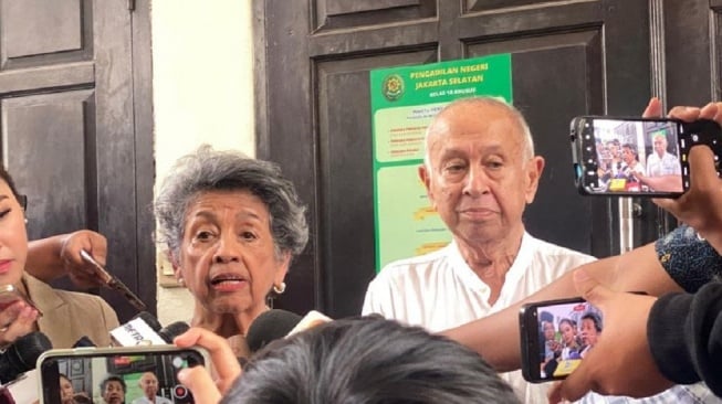 Hati Ibunda Nadiem Makarim Hancur, Seret Nama Tom Lembong dan Hasto: Anak Kami Bersih!
