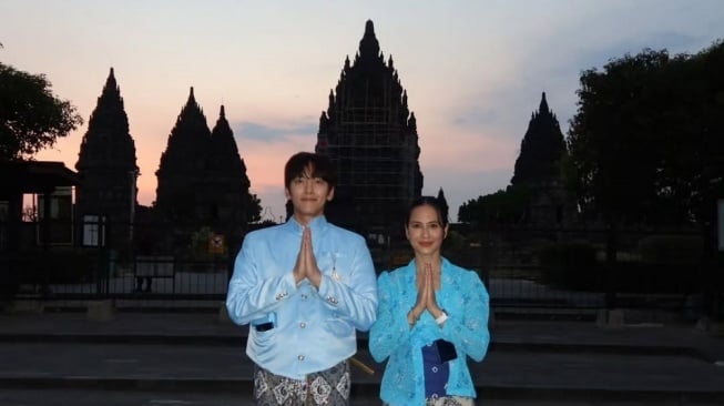 Pevita Pearce bagikan foto artis Korea, Ji Chang Wook di Prambanan (Instagram)