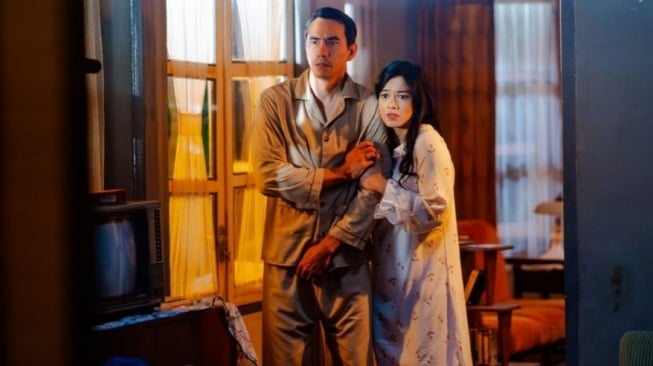 Sinopsis Film Getih Ireng, Kala Hidup Titi Kamal dan Darius Sinathrya Dilanda Pesta Teror