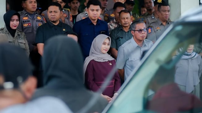 Dheninda Chaerunnisa, Ketua Komisi III Gorontalo Utara yang viral. (Instagram/dinychaerunnisa_)