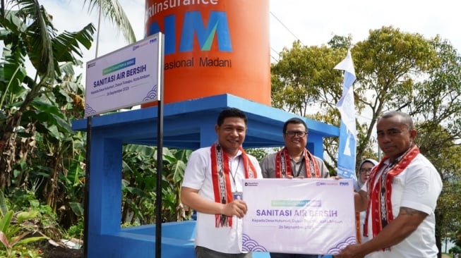 Tingkatkan Kehidupan Warga Pesisir Toisapu, PNM Bangun Akses Air Bersih