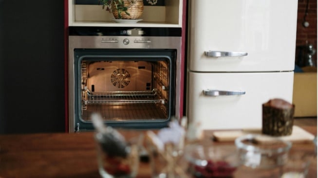 Oven Bau? Jangan Panik! Rahasia Dapur Hilangkan Bau Tak Sedap dengan Bahan Alami