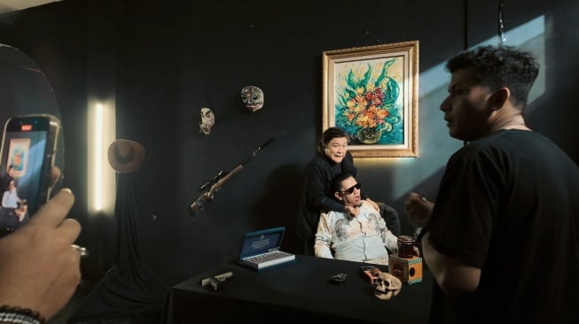 Salah satu adegan dalam film Dosa Terakhir yang dibintangi Willy Dozan dan Leon Dozan. [MYD Film]