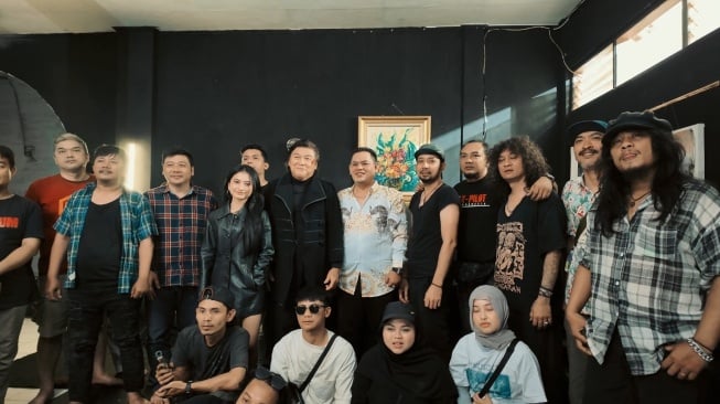 Para pemeran film Dosa Terakhir yang dibintangi Willy Dozan dan Leon Dozan. [MYD Film]