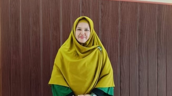 Profil Dini Fitria Kepsek SMAN 1 Cimarga, Dilaporkan ke Polisi usai Diduga Tampar Murid Merokok