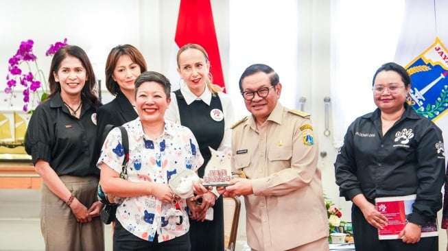 Gubernur DKI Jakarta Pramono Anung dan Anggota DPRD DKI dari PSI, Francine Widjojo. (ist)