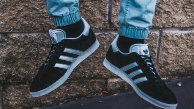7 Pilihan Sepatu Adidas Ori Paling Murah: Nyaman Buat Nongkrong dan Kerja