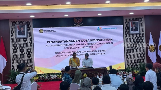 Badan Pusat Statistik (BPS) tandatangani nota kesepahaman atau MoU dengan Kementerian Energi dan Sumber Daya Mineral (ESDM) soal penguatan sistem statistik nasional dan mendukung agenda Indonesia Maju yang berbasis pada data yang lebih berkualitas. [Suara.com/Yaumal Asri Adi Hutasuhut].
