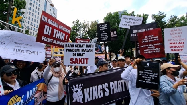 Tolak Larangan Merokok di Tempat Hiburan, Ratusan Pengusaha dan Karyawan Demo di DPRD DKI