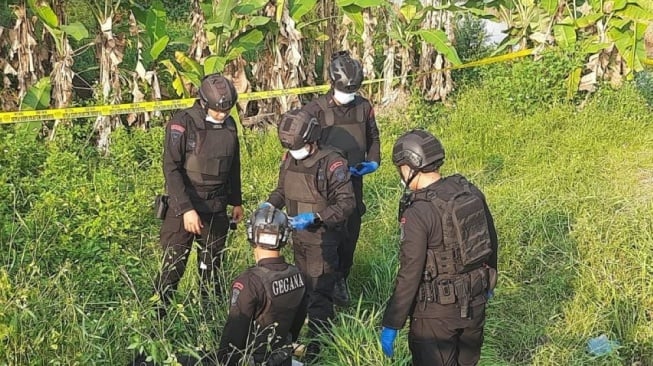 Pemulung Temukan 16 Bahan Peledak Aktif di Sungai Curug: Ada Granat Nanas dan TNT!