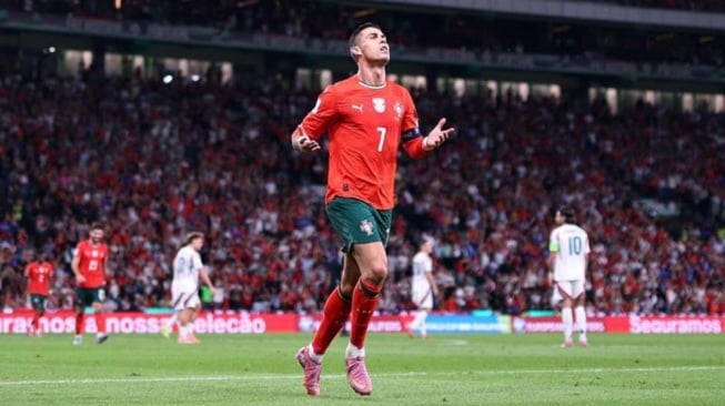 Cristiano Ronaldo Cetak Rekor Gila di Usia 40 Tahun, Jadi Raja Gol Kualifikasi Piala Dunia