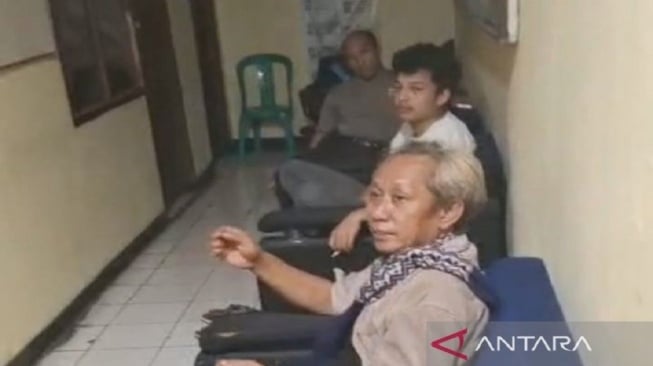 Agak Laen! Ngaku-ngaku Habib, Pria Ini Minta Paksa 3 Sarung Milik Santri Ponpes, Buat Apa?