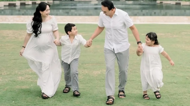 Puput Nastiti Devi istri Ahok hamil anak ke-3 (Instagram)