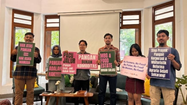 ICW mengungkap potensi korupsi anggaran MBG. Hal tersebut disampaikan dalam konferensi pers bertajuk 'Hak Atas Pangan Bukan Sumber Cuan!' pada Rabu (15/10/2025). [Suara.com/Nur Saylil Inayah]