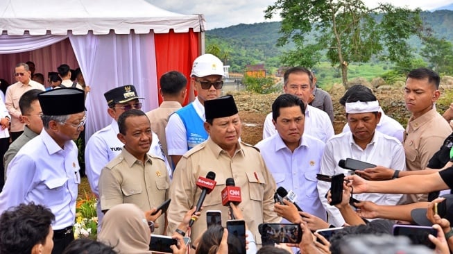 Presiden Prabowo Subianto didampingi para menteri sampai gubernur (Dok: Biro Pers, Media, dan Informasi Sekretariat Presiden)