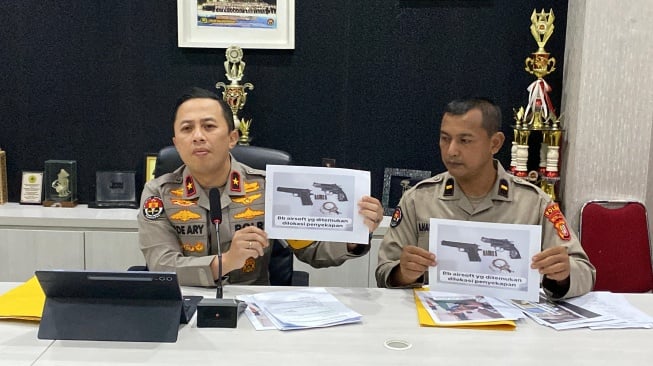 Fakta Baru Penyekapan Modus COD Mobil: Ditemukan Airsoft Gun, Pelat Dinas dan Seragam Polri Palsu
