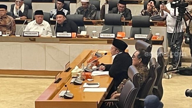 DPR Desak Audit Izin Siar Trans7 Usai Adanya Tayangan Diduga Melecehkan Kiai dan Pesantren