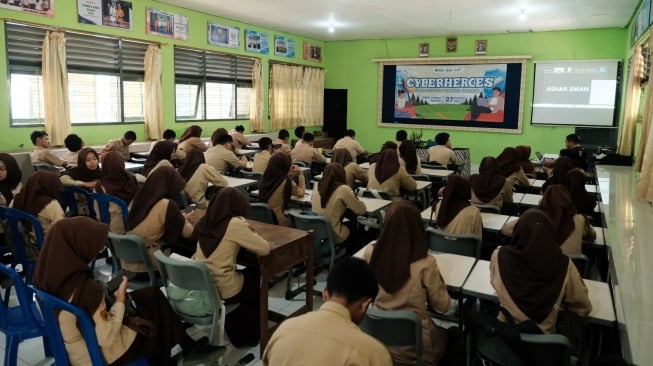 Melalui CYBERHEROES, Telkom ingin mencetak generasi muda yang mampu melindungi dirinya dan lingkungannya di ruang siber (Dok: Telkom)