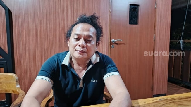 Pakar hukum Deolipa Yumara bicara soal Ammar Zoni yang dipindah ke Nusakambangan ditemui di Depok, Jawa Barat pada  Rabu, 15 Oktober 2025. [Suara.com/Rena Pangesti]