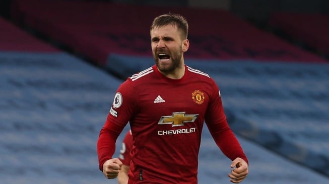 Luke Shaw Tak Gentar Hadapi Liverpool di Anfield