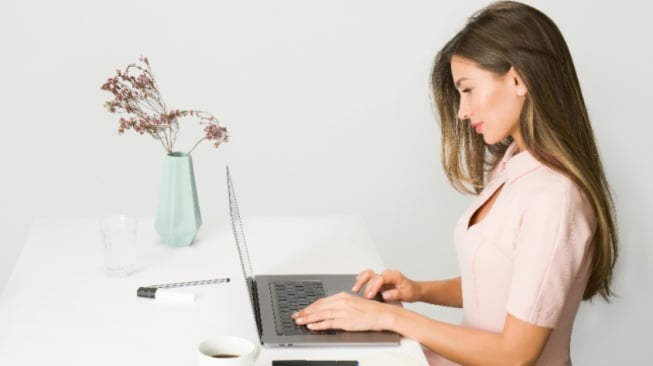 33 Tips Jitu Merawat Laptop Agar Awet Bertahun-Tahun, Anti Rusak dan Overheat!