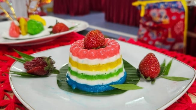 Warisan Rasa di Sentra Kue Subuh Senen: Filosofi Keberagaman Terungkap dalam Festival Kue Lapis!