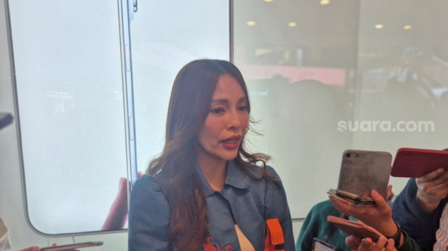 Farah Fausa Winarsih, GM Marketing Apple Business PT. MAP ZONA ADIPERKASA saat penjualan perdana jajaran iPhone 17, Jakarta, Jumat (17/10/2025). [Suara.com/Dythia]