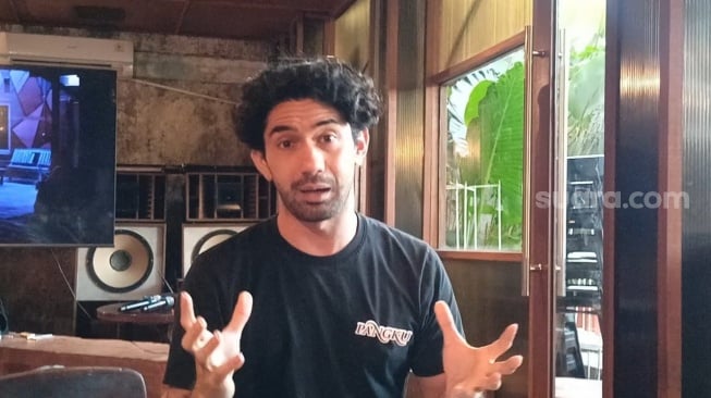 Ide Reza Rahadian Bikin Film Pangku, Ternyata dari Fenomena Warung di Pantura