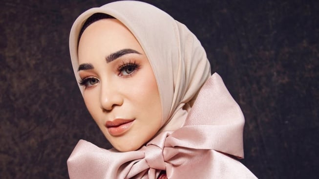 Erin Sindir Andre Taulany usai Gugatan Cerai Bocor: Belajar Agama Lagi Biar Enggak Sesat