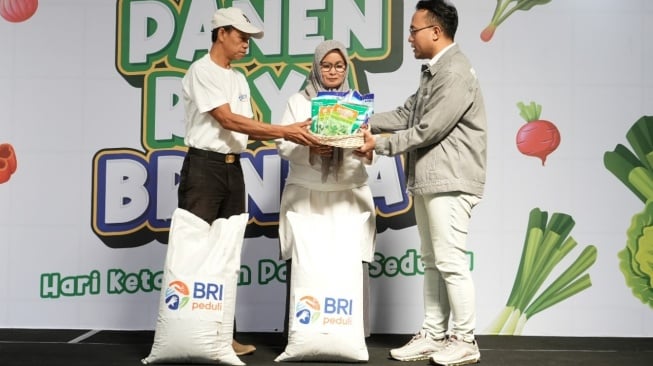 BRI Panen Raya Bersama Masyarakat di Kebun Agro Wisata Kampung Berkebun Pajajaran