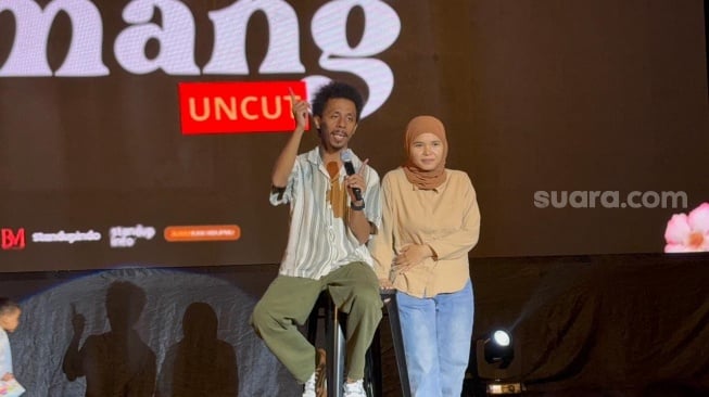 Raim Laode Ungkap Urusan Ranjang di Panggung, Penonton Dibuat Tertawa Sekaligus Baper