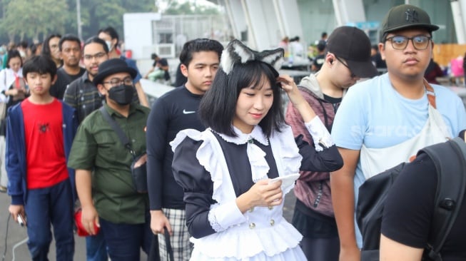 Pengunjung memakai kostum anime saat mendatangi acara Cosplay Expo 2025 di Gelora Bung Karno (GBK), Jakarta, Sabtu (18/10/2025). [Suara.com/Alfian Winanto]