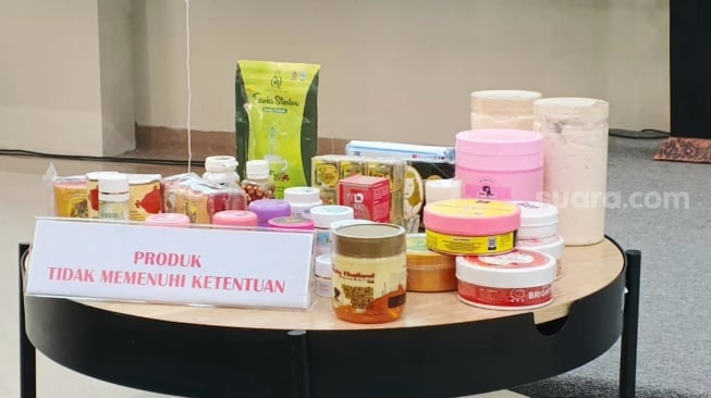 353 Temuan Kosmetik Ilegal Rp1,3 M, Fakta Mengejutkan Warga Sulsel Nekat Pakai Kosmetik Berbahaya!