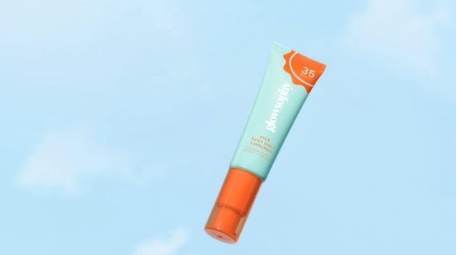 Glowsophy Cica Daily Light Sunscreen (Shopee)