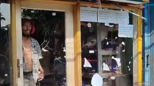 2 Anak di Pasar Rebo Disekap Ayah Kandung, Aksi Penyelamatan Korban Berlangsung Dramatis!
