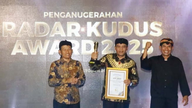 Gubernur Ahmad Luthfi Raih Penghargaan Pemimpin Percepatan Ekonomi Daerah