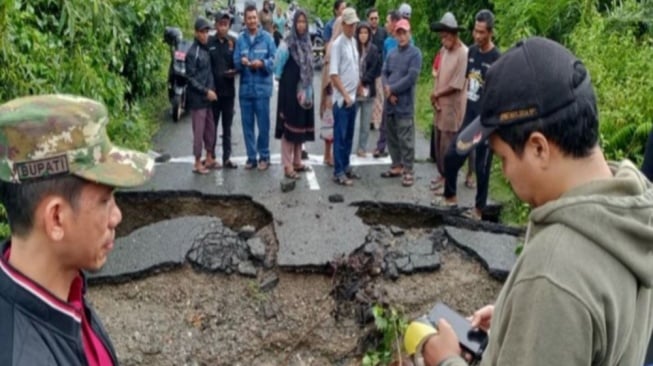 Diterjang Banjir, Akses Jalan Kecamatan di Meureubo Aceh Barat Putus Total!